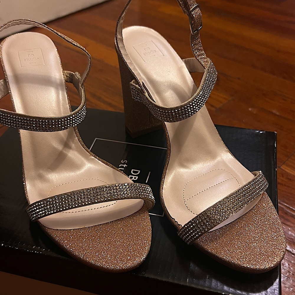 BRAND NEW Davids Bridal heel